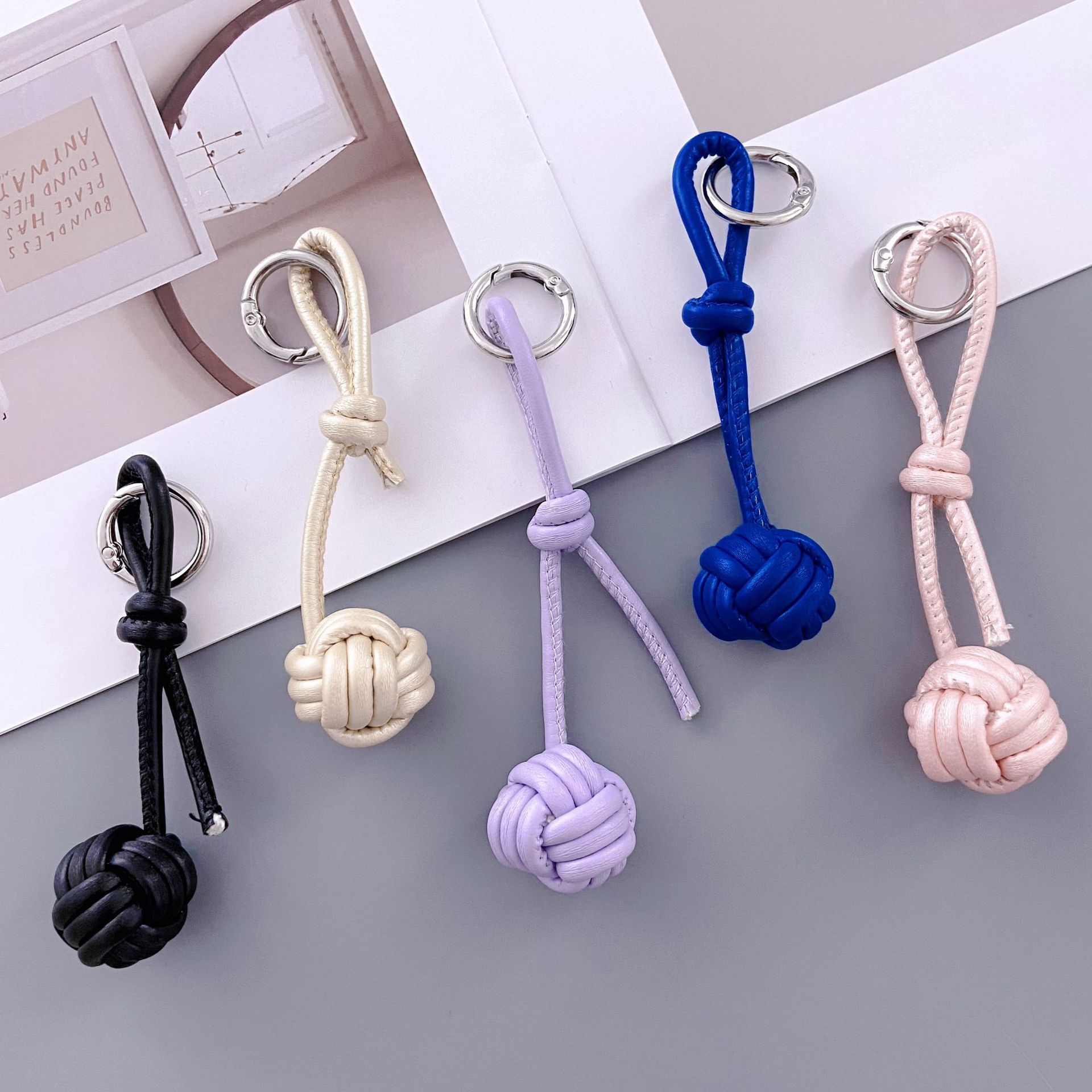 Pendentif de sac japonais Hara - Luxury Japanese Bags Brands avis et prix